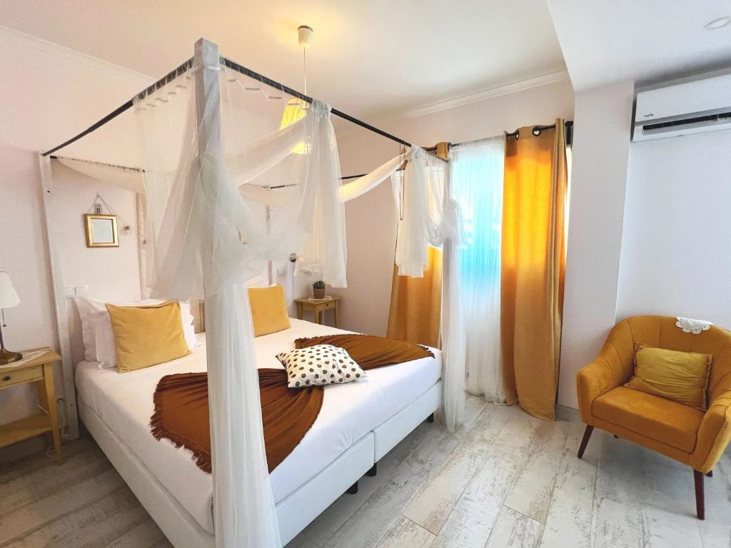 O House Ericeira - Canopy Bed Suite