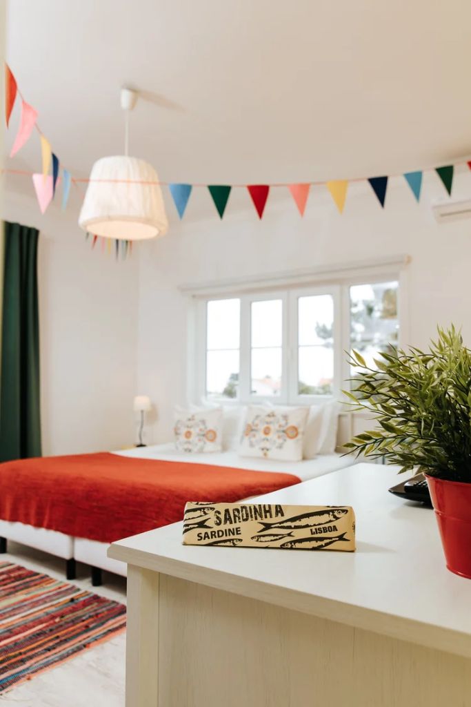 O House Ericeira - Sardinha Suite with Colorful Decor